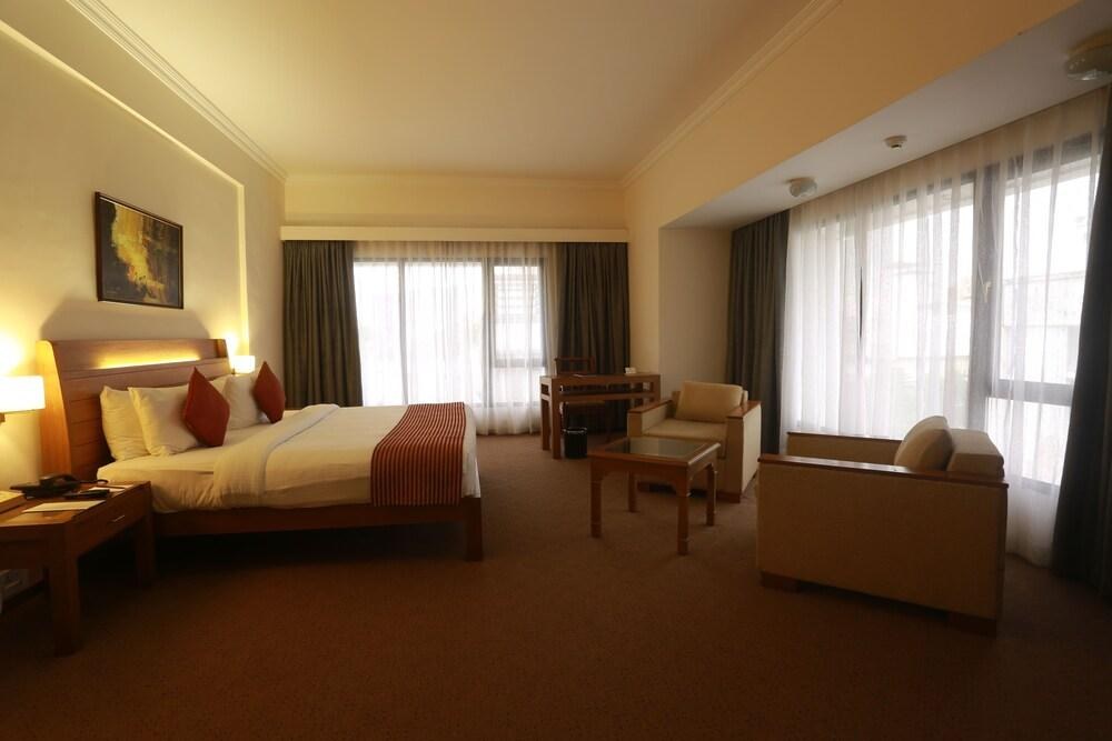 THE AVENUE REGENT photo 4