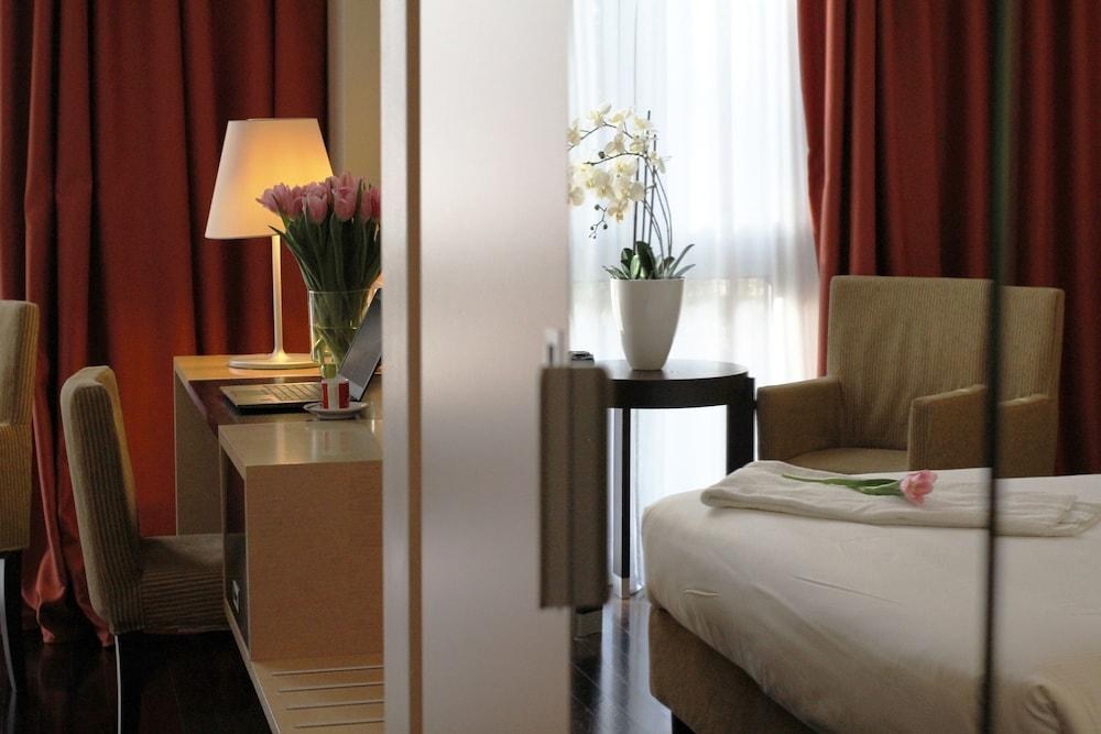 Best Western Plus Hotel Le Favaglie photo 3