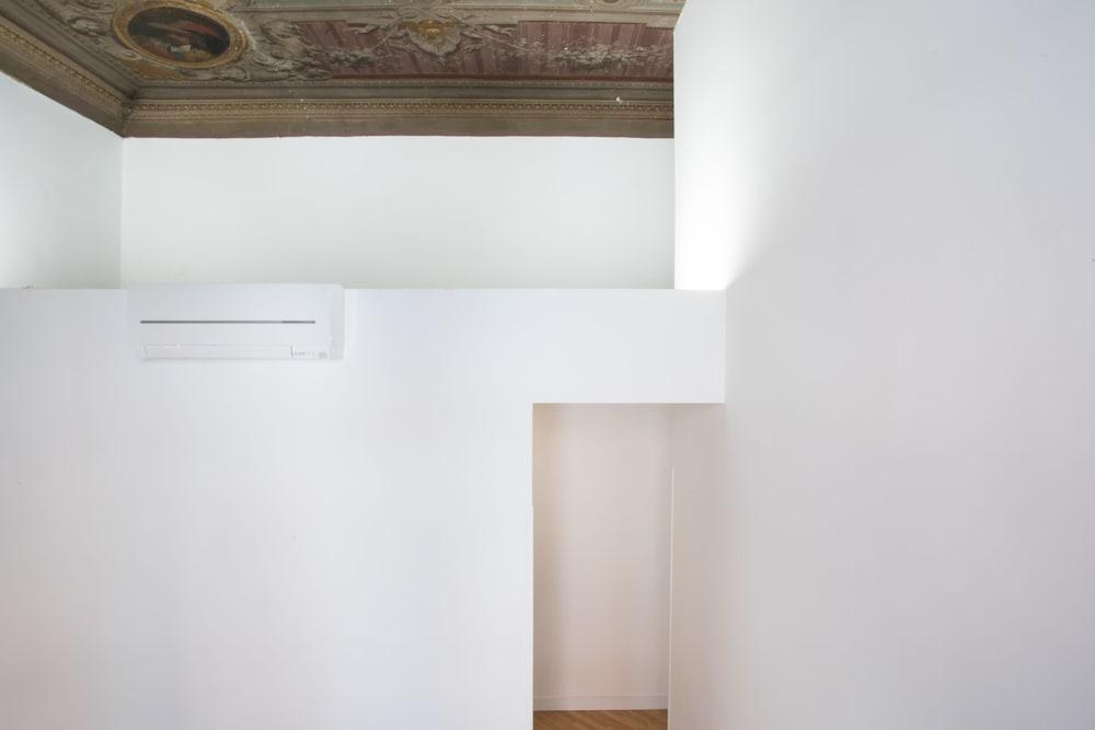 SPAGNA AVE (FORMERLY EVA'S ROOM) photo 2