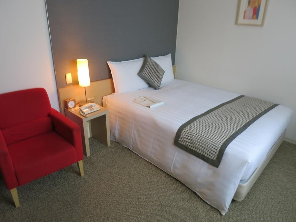 Hamilton Hotel Red photo 3