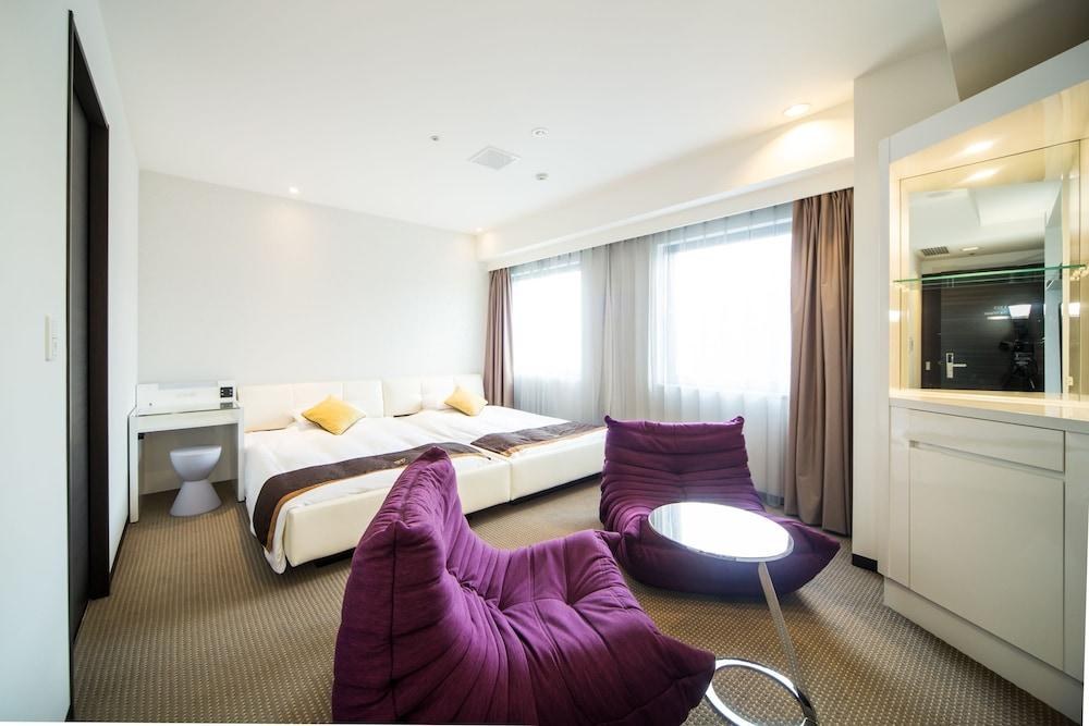 ROYAL PARK INN photo 2