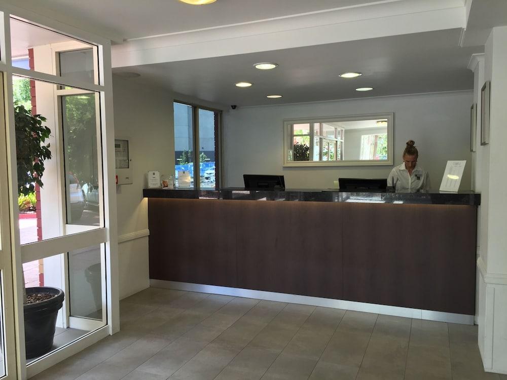 QUALITY HOTEL CKS SYDNEY AIRPO photo 3