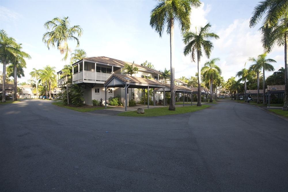 REEF RESORT PORT DOUGLAS BY RY