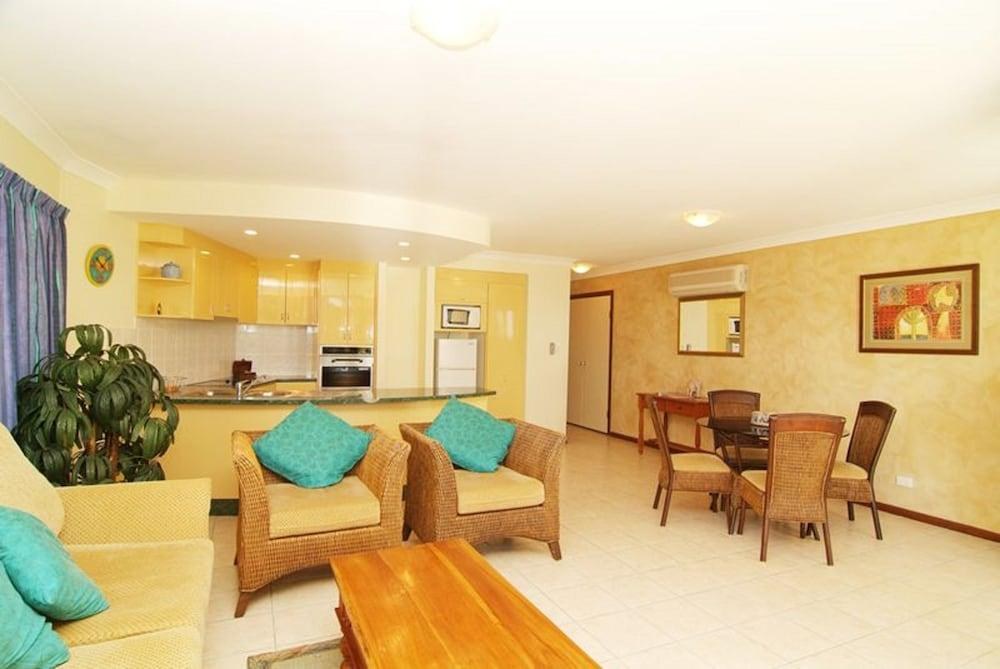 AT WATERS EDGE RESORT photo 3