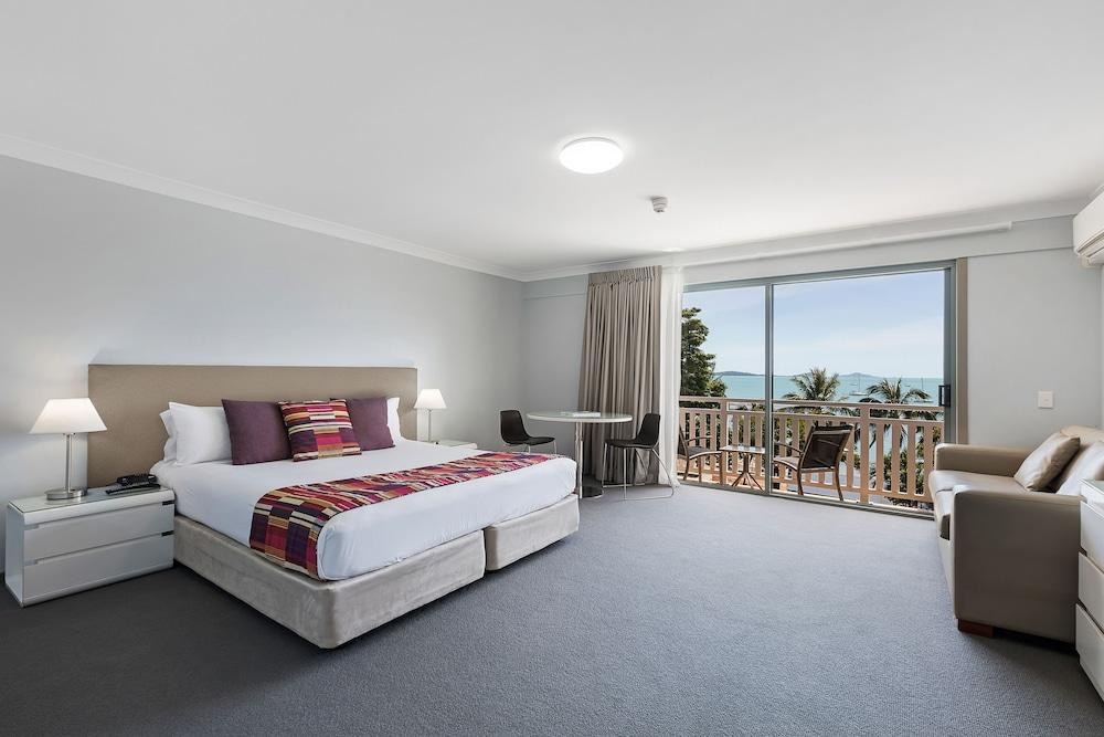 AIRLIE BEACH HOTEL photo 2