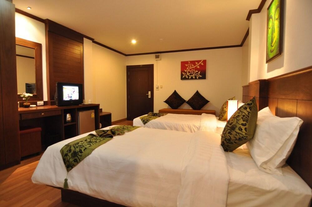 HEMINGWAY'S HOTEL photo 2