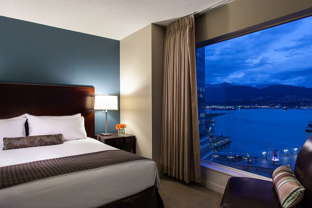 AUBERGE VANCOUVER HOTEL