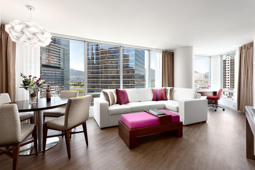 AUBERGE VANCOUVER HOTEL photo 2