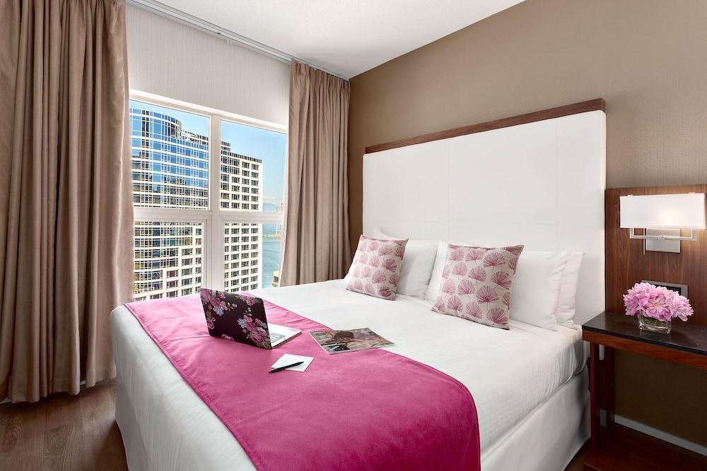 AUBERGE VANCOUVER HOTEL photo 4