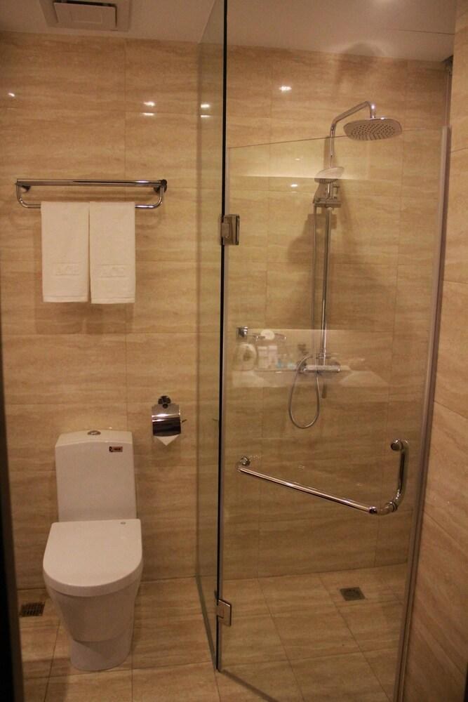 ACE HOTEL & SUITES photo 2