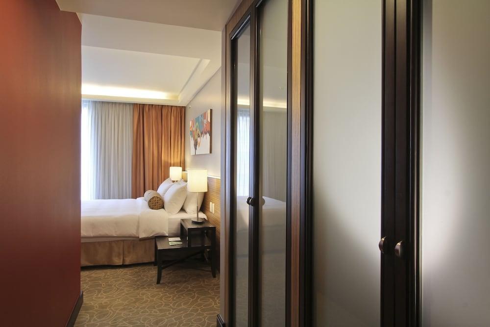 THE BELLEVUE photo 4