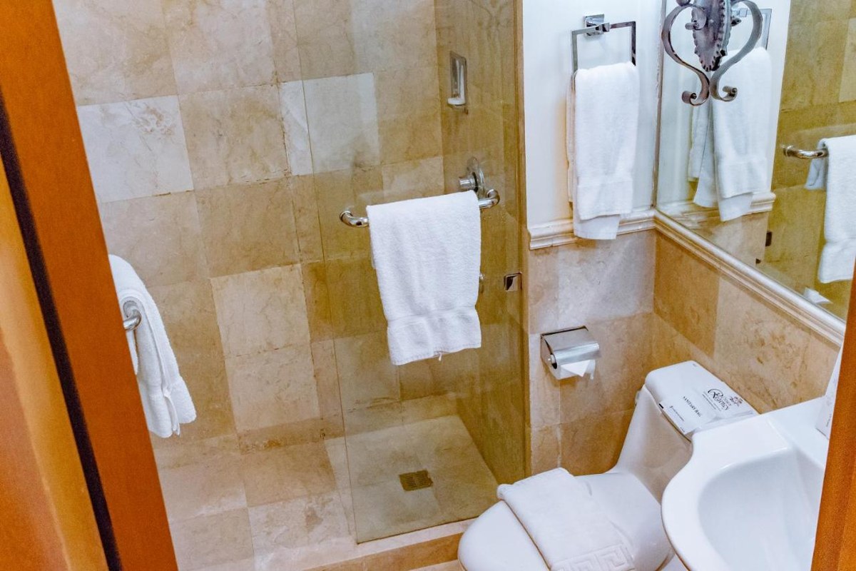 CROWN REGENCY PRINCE RESORT photo 2