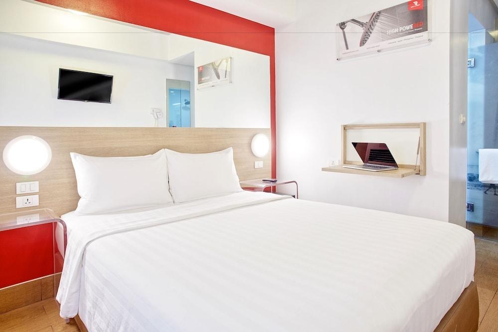 RED PLANET MAKATI, MANILA photo 2