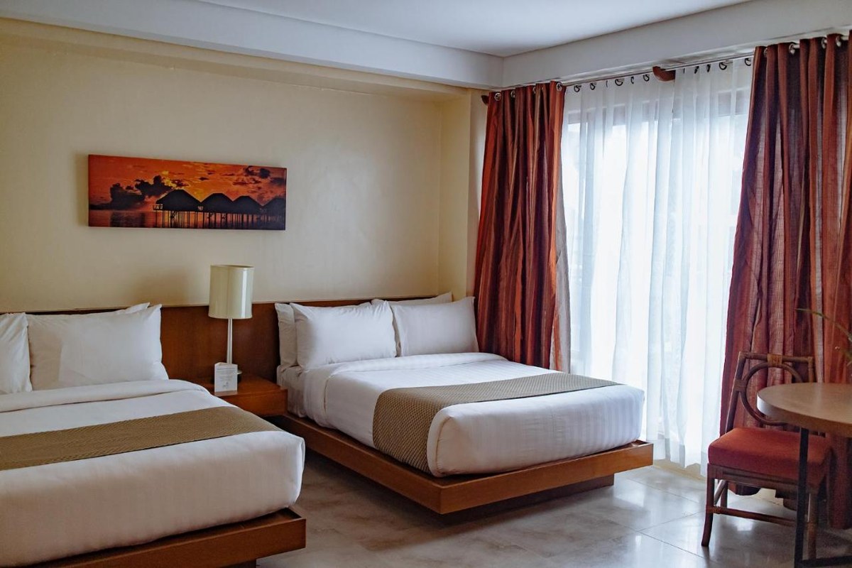 CROWN REGENCY BEACH RESORT photo 1