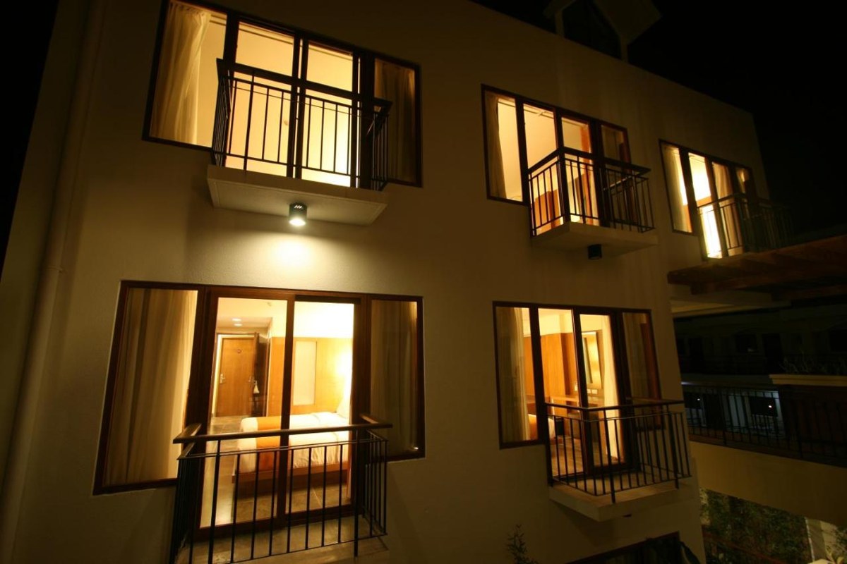 CROWN REGENCY BEACH RESORT photo 2