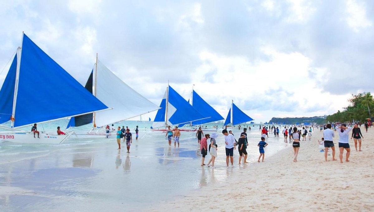 CROWN REGENCY BEACH RESORT photo 3