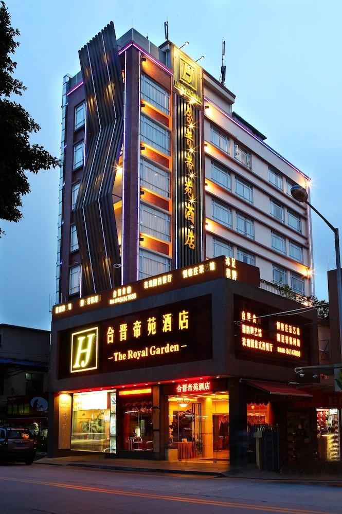 ROYAL GARDEN HOTEL photo 2