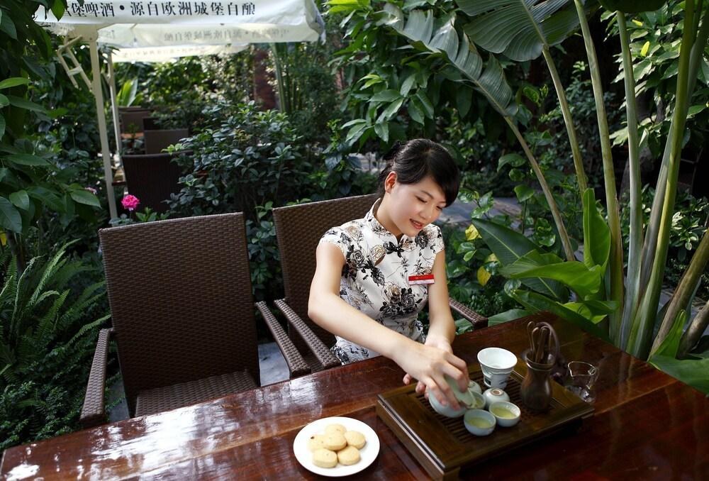 ROYAL GARDEN HOTEL photo 3