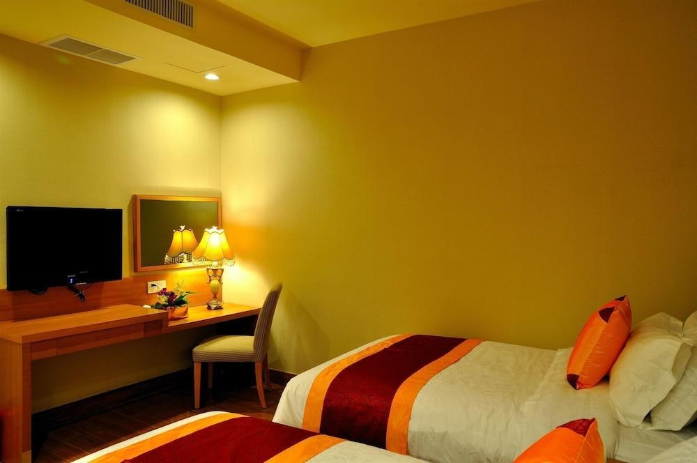 ROYAL GARDEN HOTEL photo 4