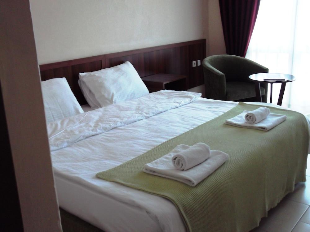 West Ada Inn photo 2