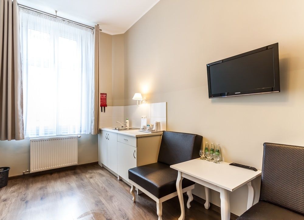 LEONE APARTHOTEL