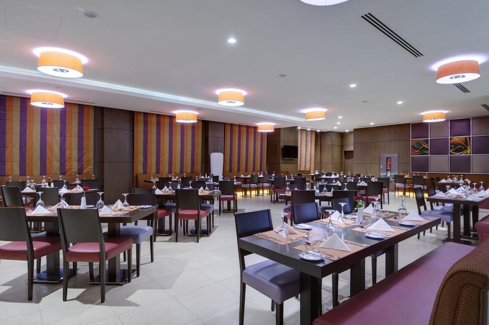 CROWNE PLAZA MADINA photo 2