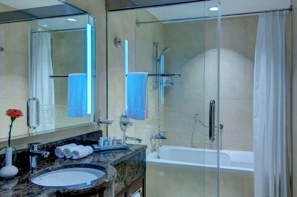 CROWNE PLAZA MADINA photo 3