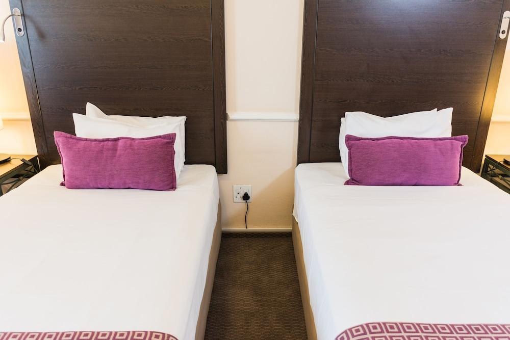 MERCURE JOHANNESBURG RANDBURG photo 2