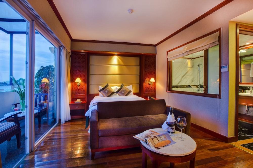 CONIFER BOUTIQUE HOTEL photo 2