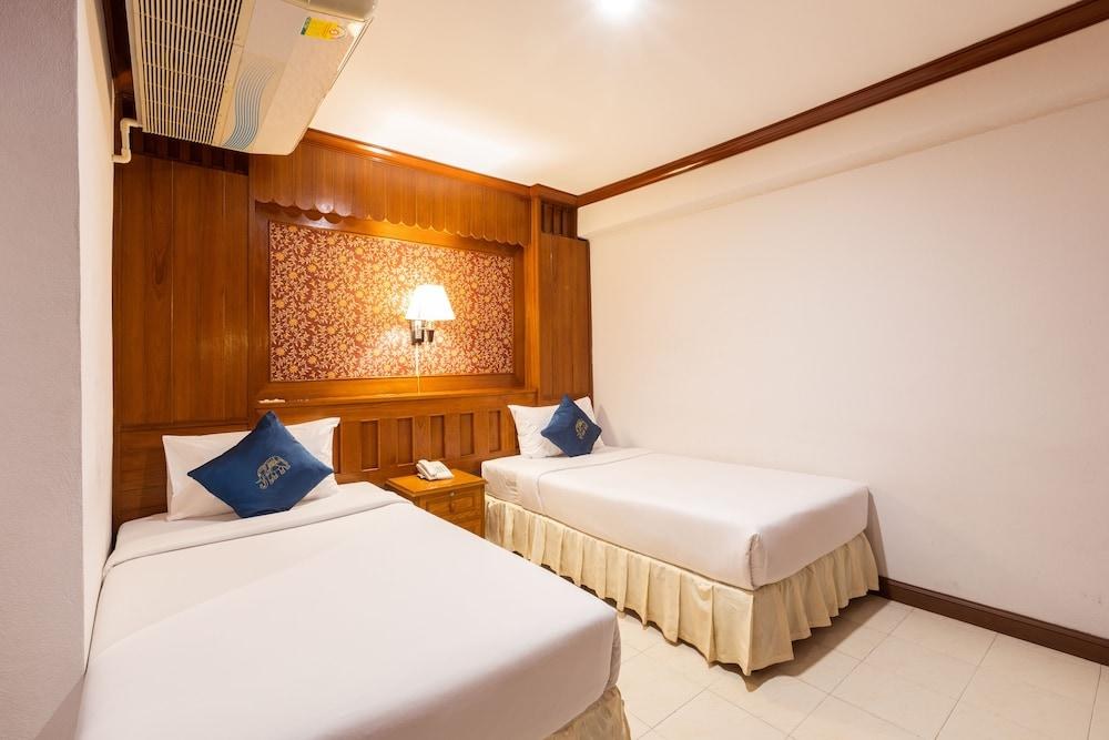TONY RESORT