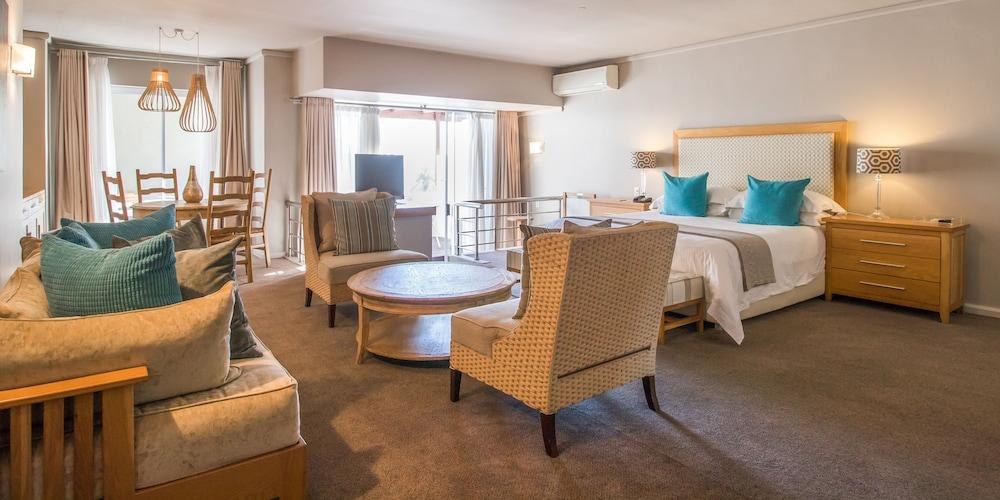 THE BAY HOTEL photo 2