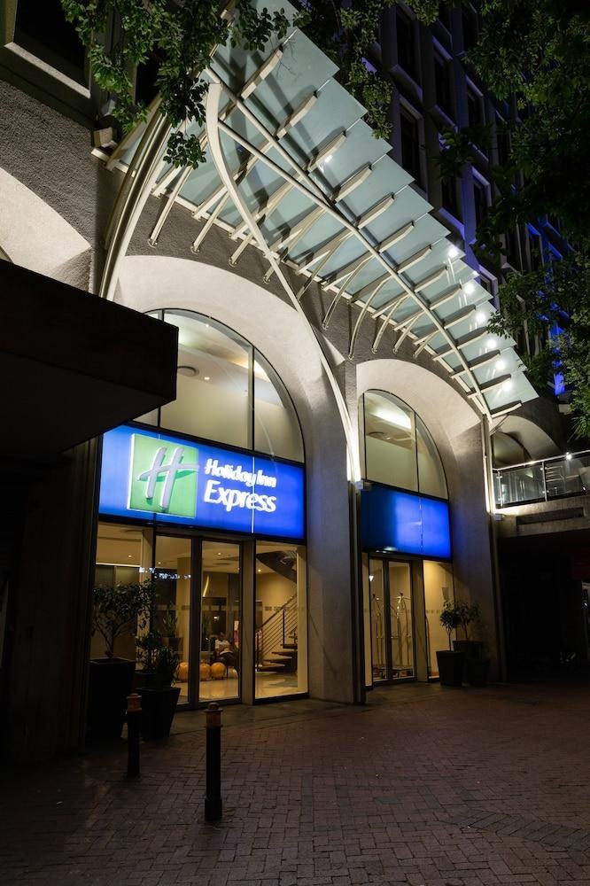 HOLIDAY INN EXPRESS CAPE TOWN photo 4