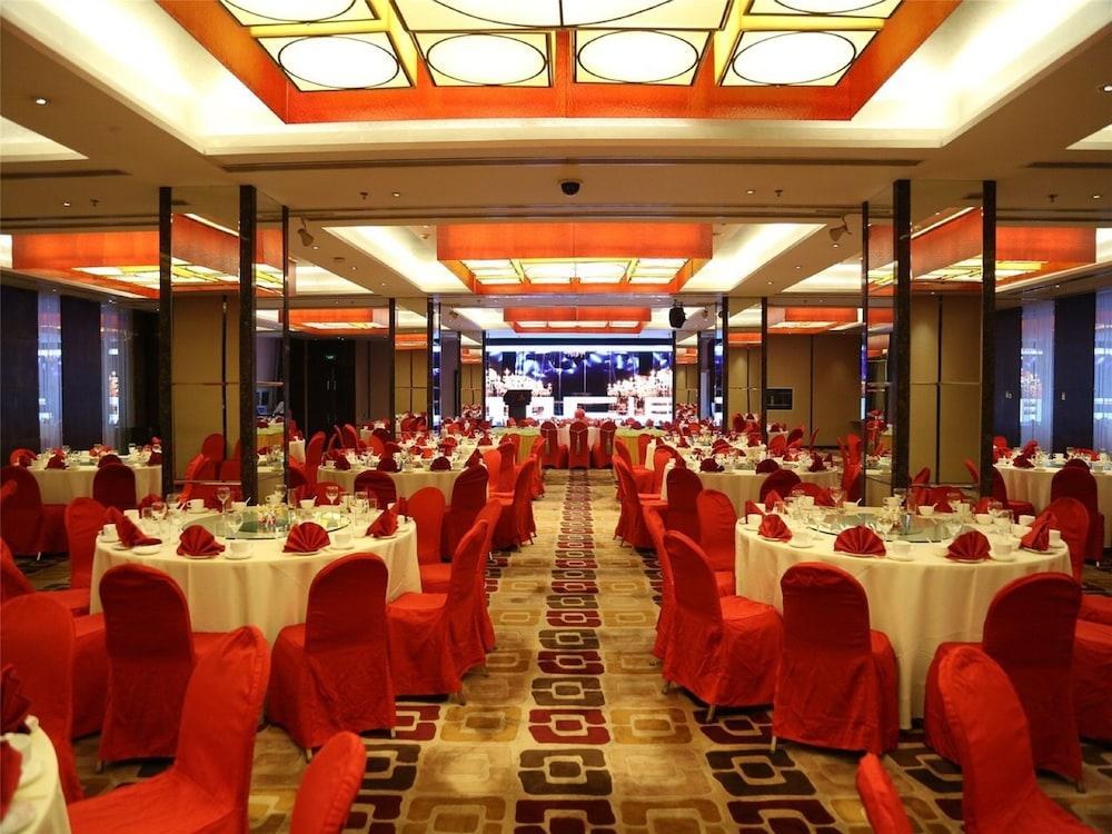 JINGLUN HOTEL photo 4