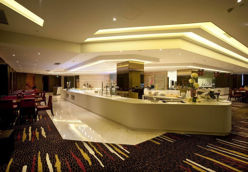 HOLIDAY INN SHANGHAI SONGJIANG photo 2