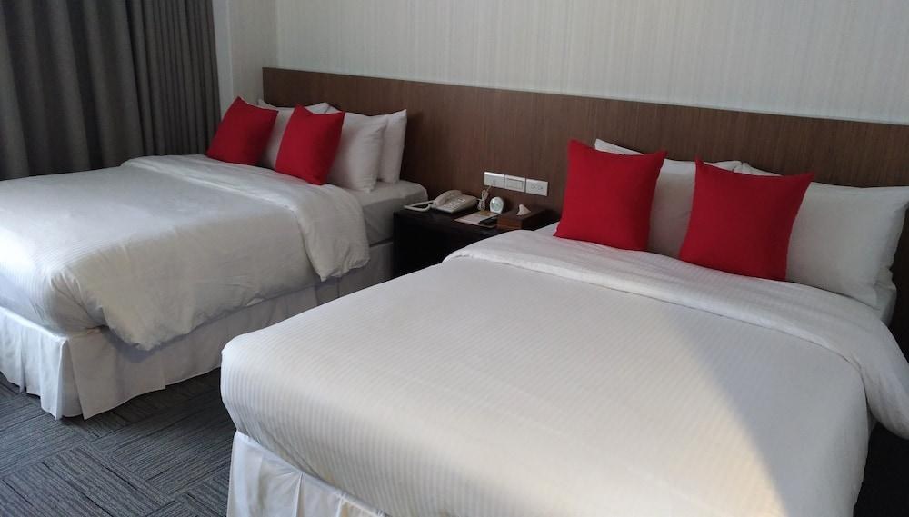 Emperor Hotel photo 2