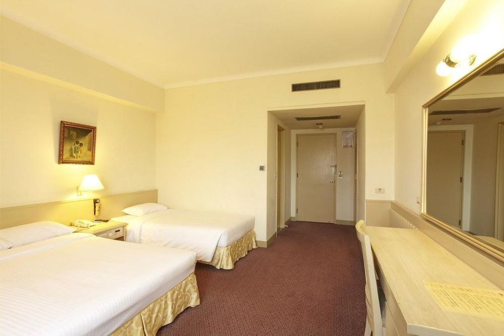 Emperor Hotel photo 4