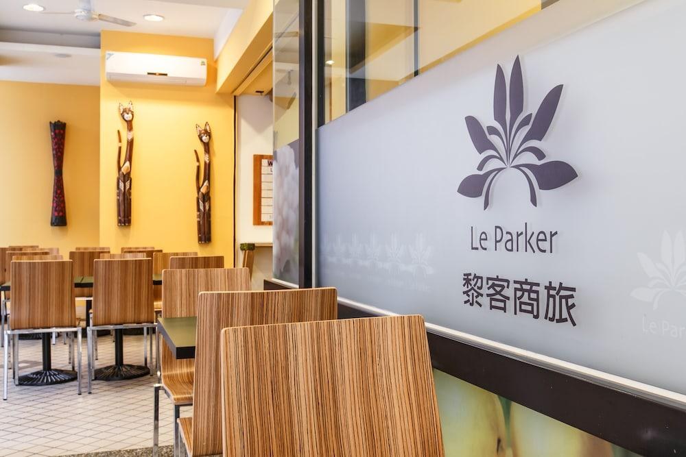 LE PARKER photo 2