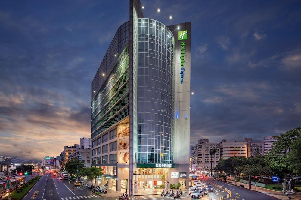 Holiday Inn Express Taichung Park photo 2