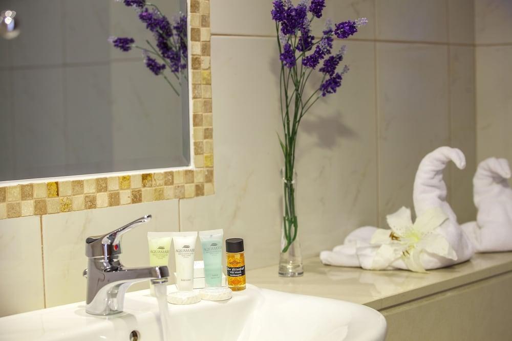 AQUAMARE BEACH HOTEL & SPA photo 2