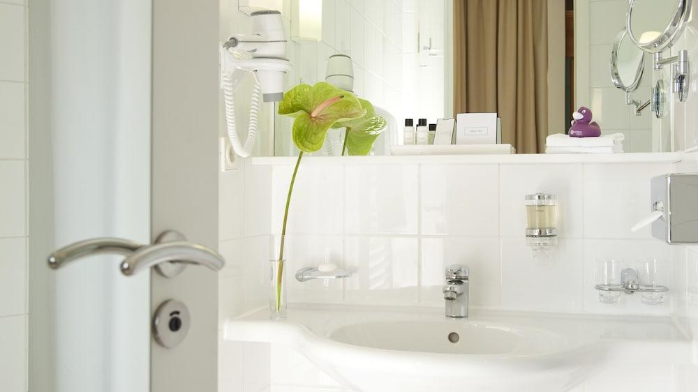 ABION SPREEBOGEN WATERSIDE HOTEL BERLIN photo 4