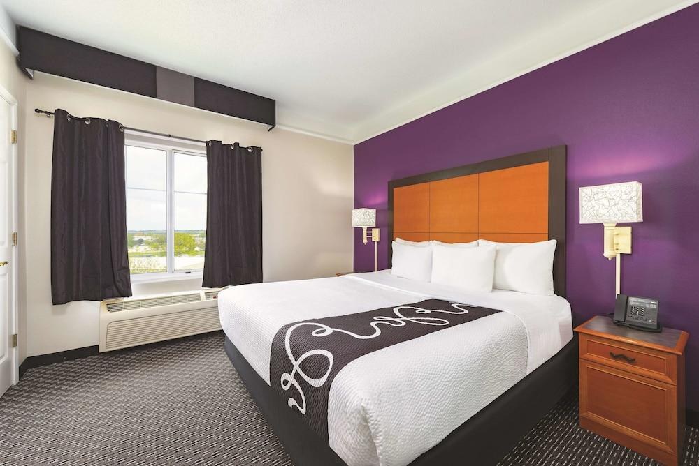La Quinta Inn & Suites by Wyndham St. Louis Westport photo 3