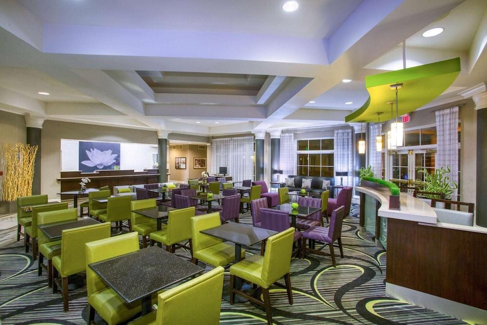 La Quinta Inn & Suites by Wyndham St. Louis Westport photo 4