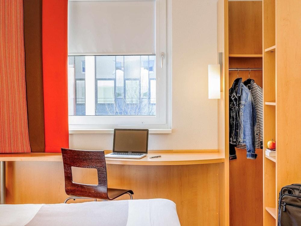 IBIS STUTTGART AIRPORT MESSE photo 3