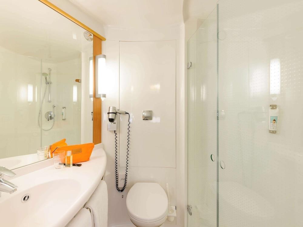 IBIS STUTTGART AIRPORT MESSE photo 4