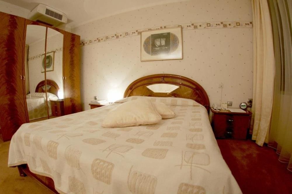 MIRAGE photo 1