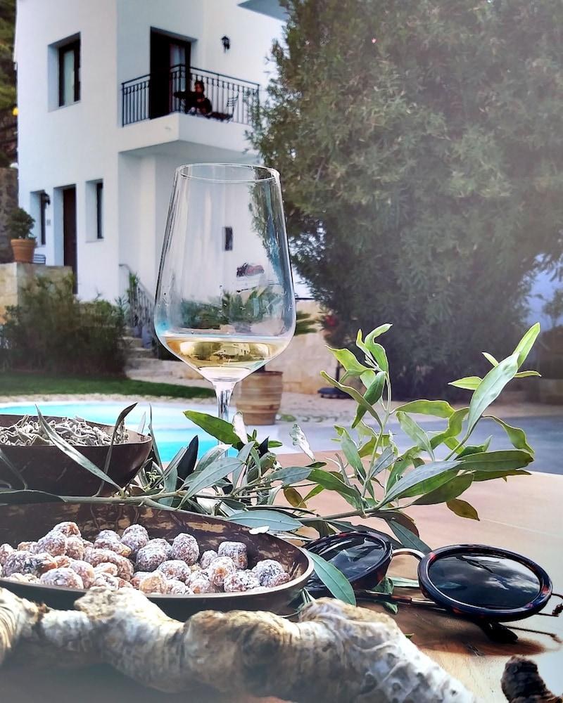 Creta Blue Boutique Hotel & Suites photo 2