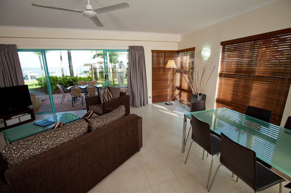 CORAL SANDS BEACHFRONT RESORT photo 1