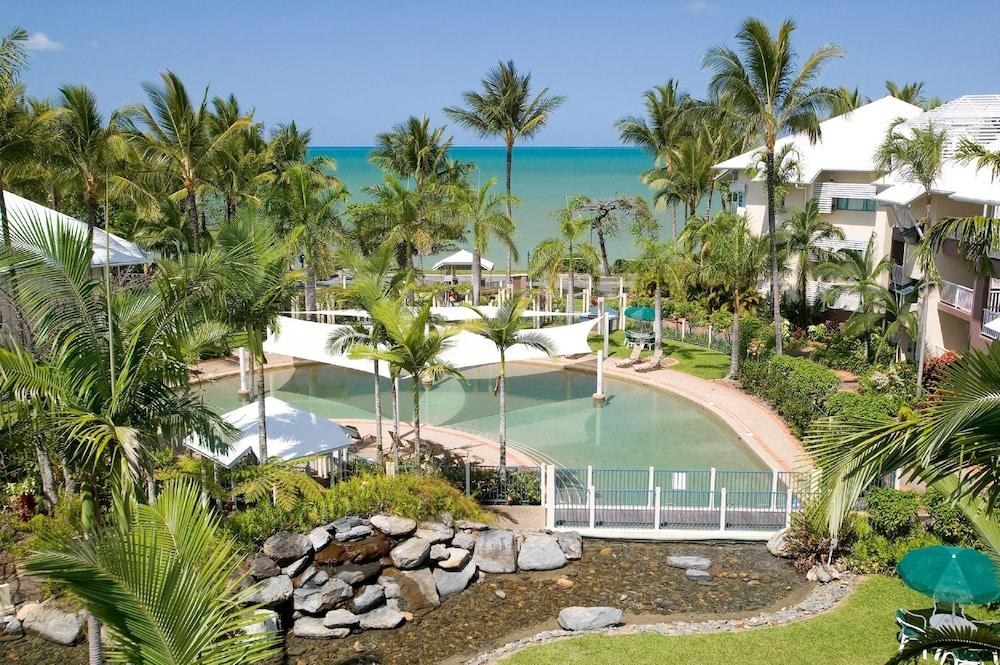 CORAL SANDS BEACHFRONT RESORT photo 2