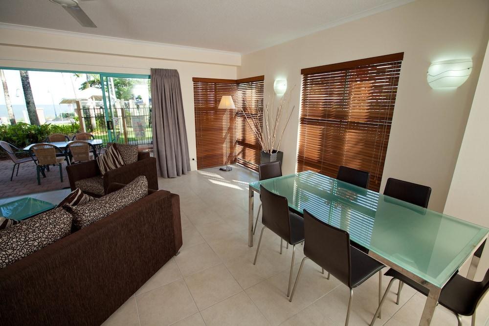 CORAL SANDS BEACHFRONT RESORT photo 3