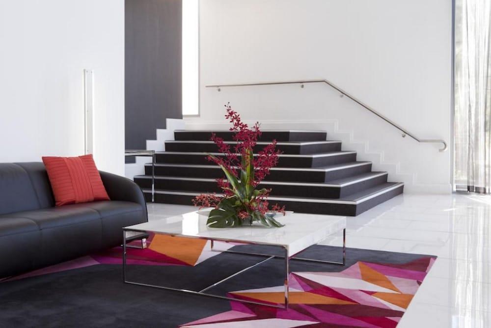 ADINA SERVICED APARTMENTS CANB photo 3